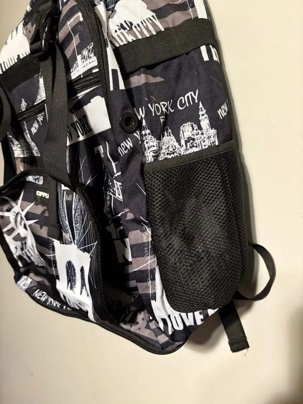 New York-themed Oppu backpack